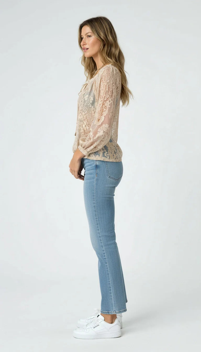 Kiki – Unieke Blouse met Kantdetails